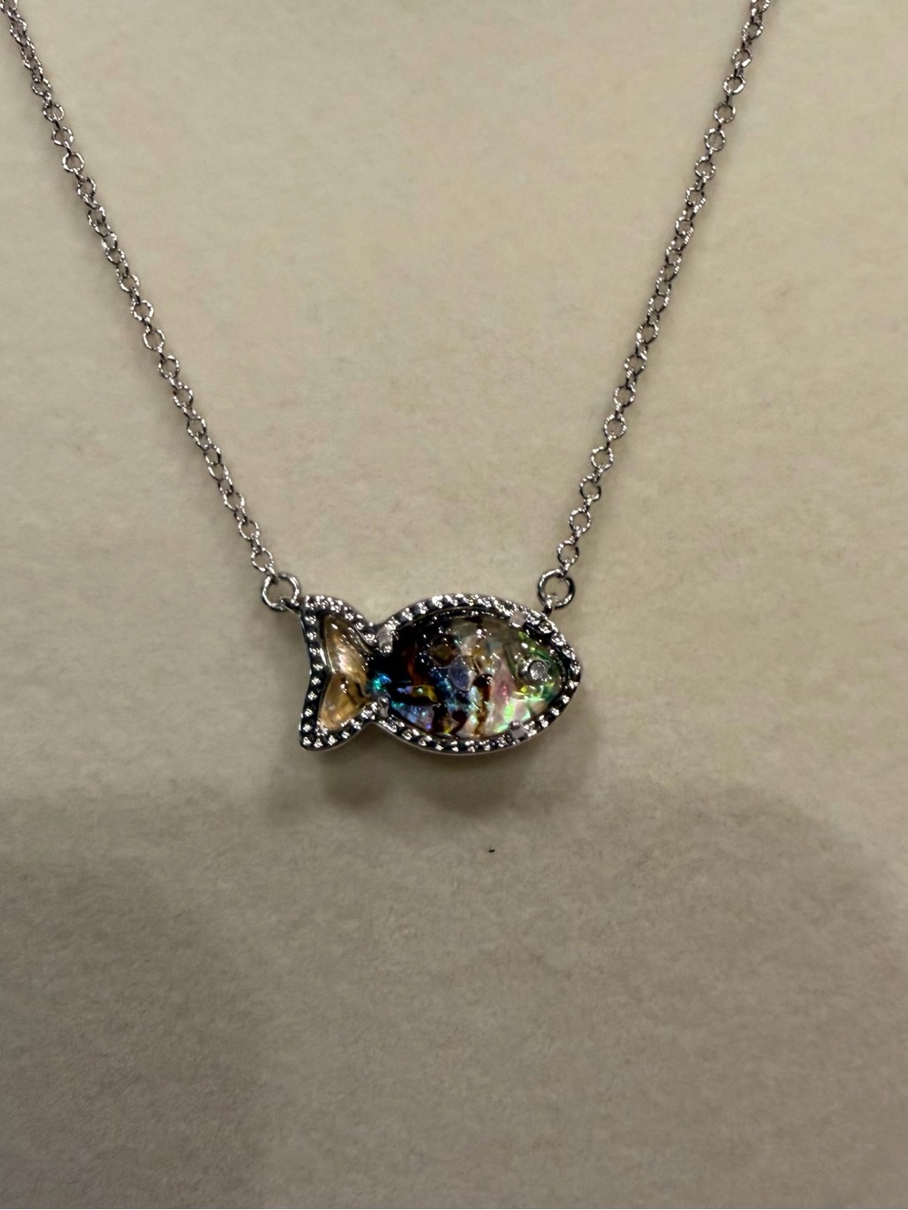 Kendra Scott Iridescent Abalone Fish Necklace - Silver 16” New - Picture 2 of 6